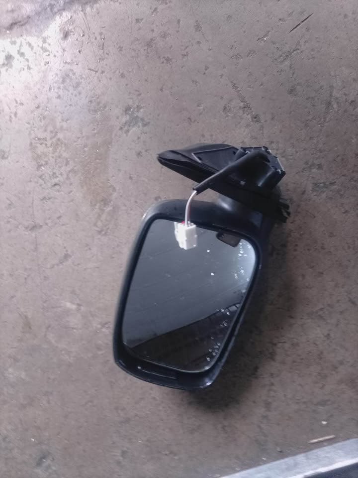 Isuzu D-max 2010-2014 left side mirror - Private Seller