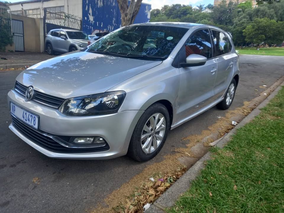 2017 VW Polo 6 Tsi 1.2 Petrol, Manual, Silver Color, Mileage . Service book.