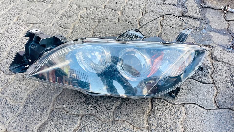 Mazda 3 headlight 2004/08 - Private Seller Mazda 3 headlight 2004/08 - Private Seller