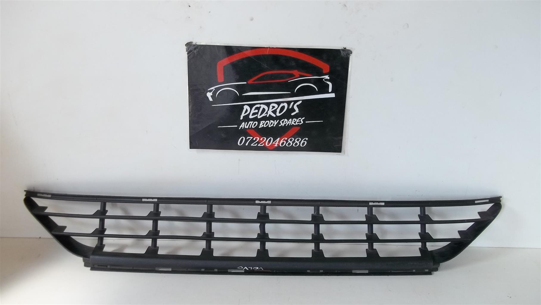 Volvo XC60 front bumper lower grilles - Private Seller Volvo XC60 front bumper lower grilles - Private Seller