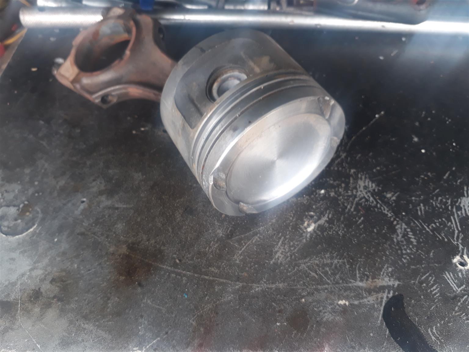 BMW 325i M50 LOW COMPRESSION PISTONS ONLY - Private Seller