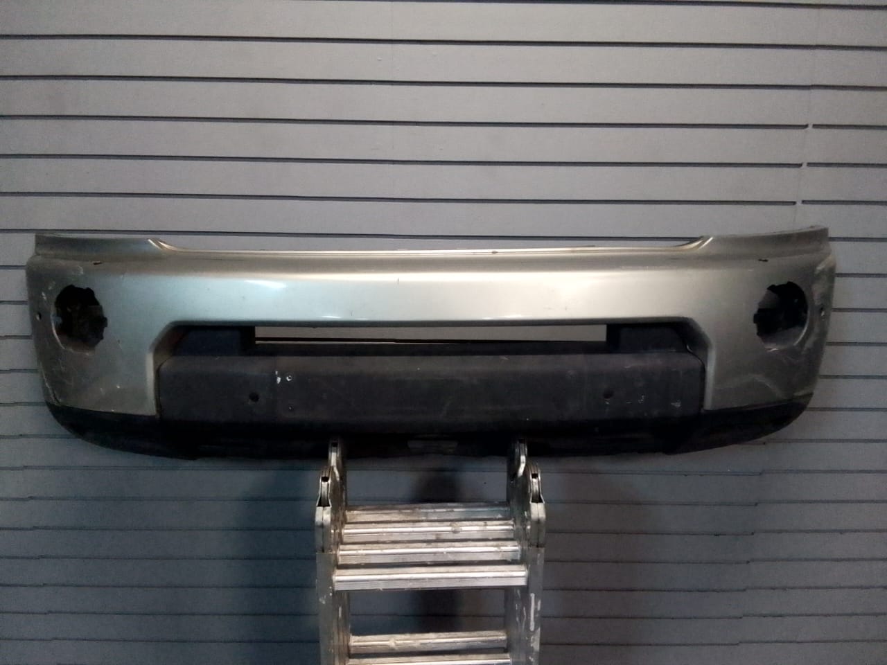 (2007-2012) LAND ROVER DISCOVERY 4 FRONT BUMPER FOR SALE - Private Seller (2007-2012) LAND ROVER DISCOVERY 4 FRONT BUMPER FOR SALE - Private Seller