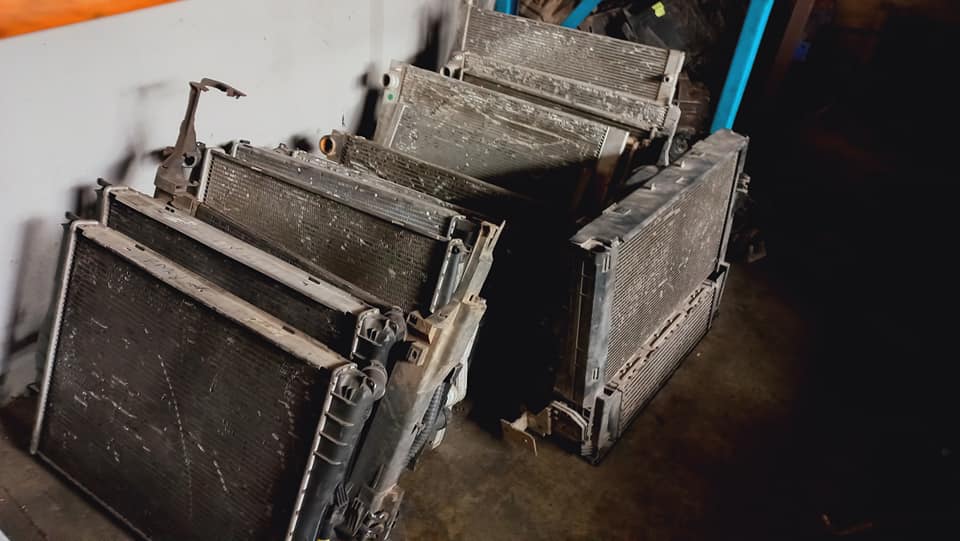Bmw Engine Covers Radiators Mirriors steering rack aircorn pumps & Hubs - Private Seller Bmw Engine Covers Radiators Mirriors steering rack aircorn pumps & Hubs - Private Seller
