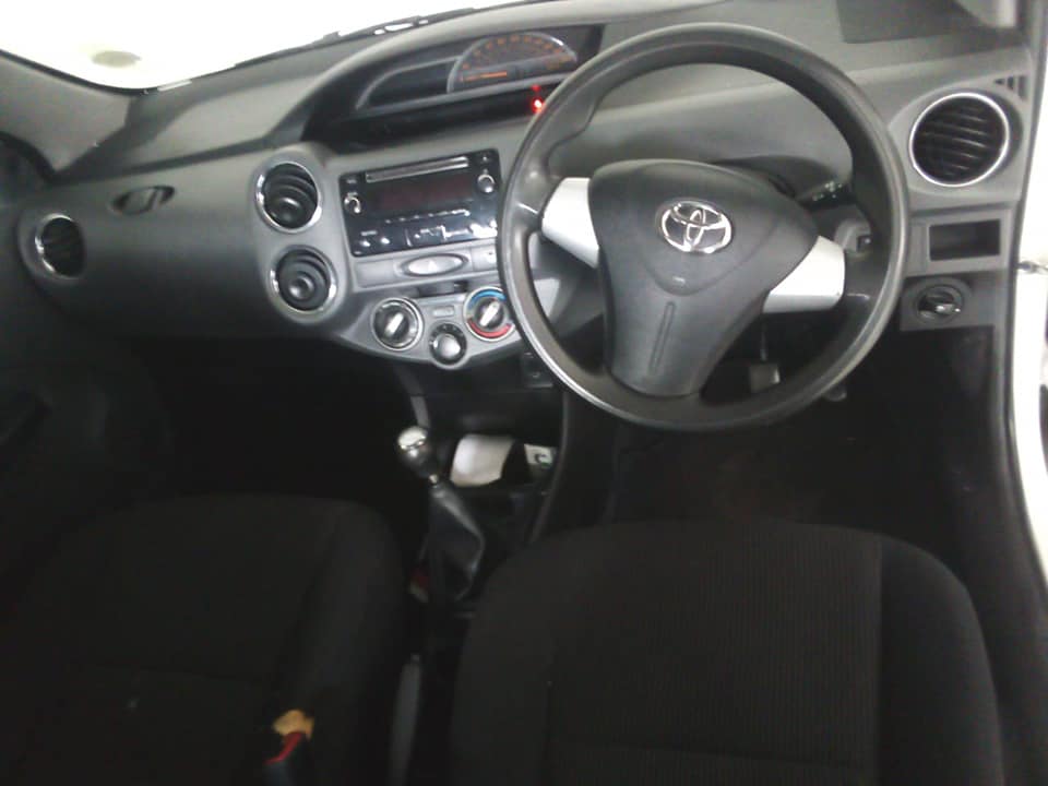 2019 TOYOTA ETIOS 1.5 HATCH BACK MANUAL  49,000KM WHITE COLOUR