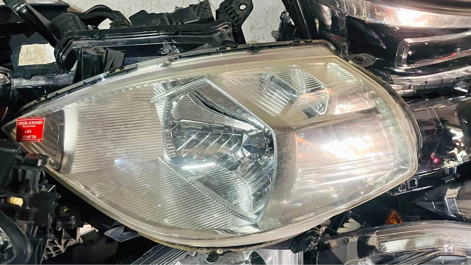 Nissan Tiida headlight 2006/12 - Private Seller Nissan Tiida headlight 2006/12 - Private Seller
