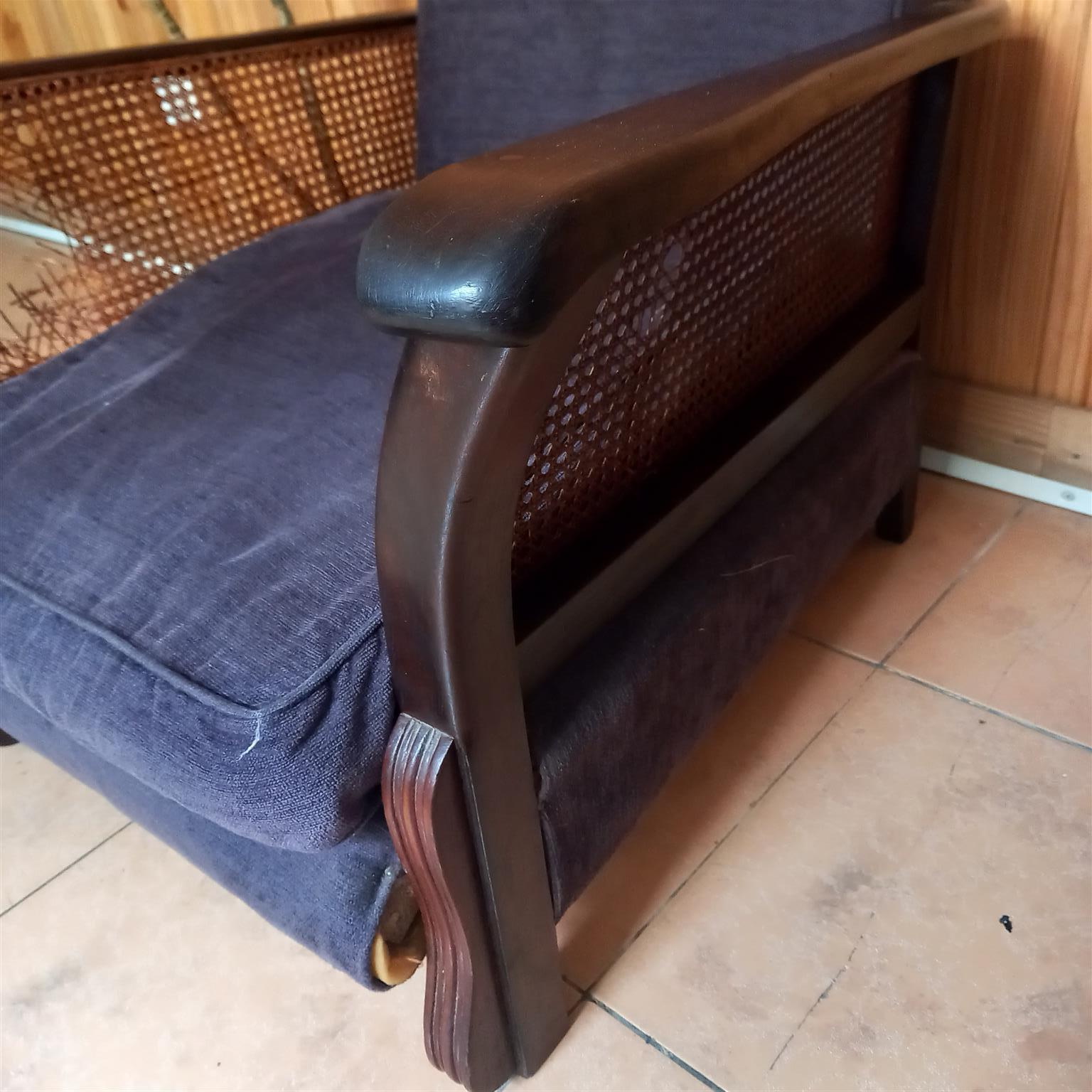 Soild cuffy chair