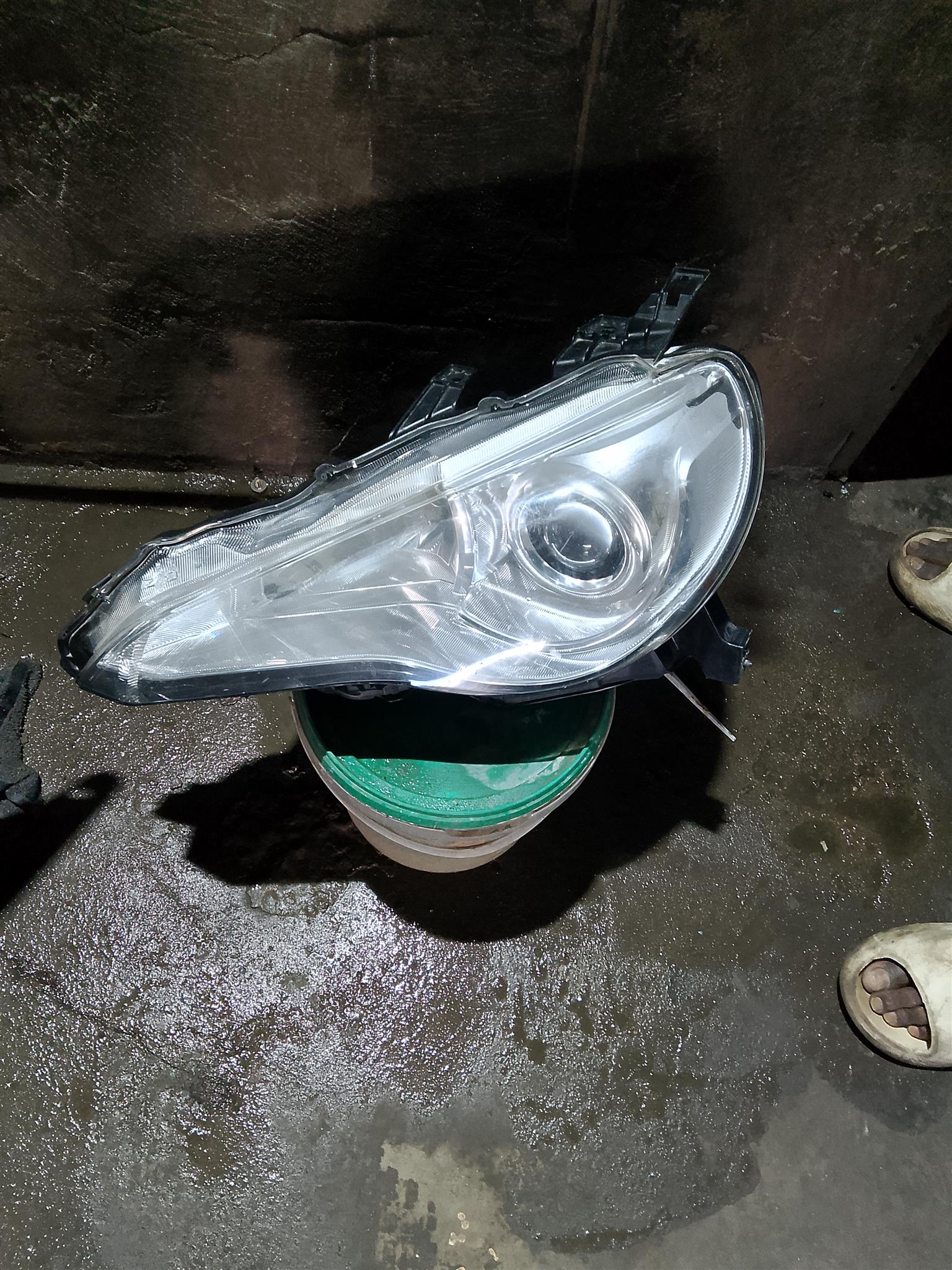 Toyota 86 and Subaru headlight - Private Seller Toyota 86 and Subaru headlight - Private Seller