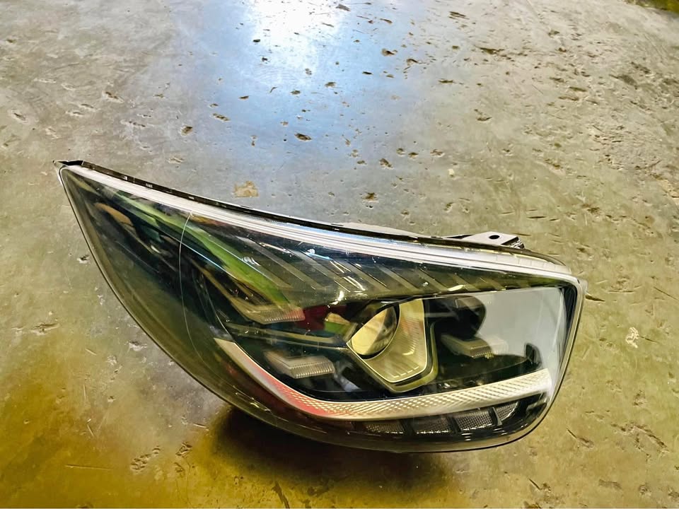 Kia Picanto xenon headlight - Private Seller Kia Picanto xenon headlight - Private Seller