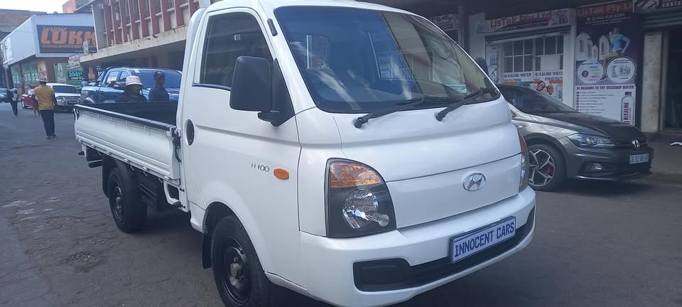 2011 HYUNDAI H100 BAKKIE 2.6 DIESEL, WHITE IN COLOR MILEAGE