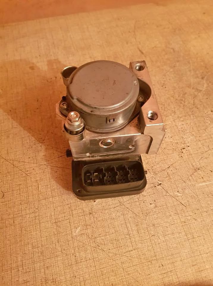 TOYOTA HILUX ABS CONTROL UNIT FORSALE