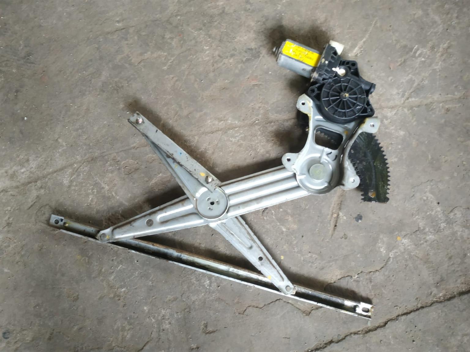 2018 Onwards Nissan Almera power window mechanism left front door for sale - Private Seller