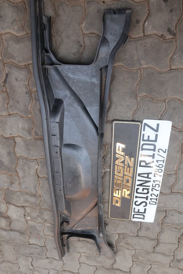 BMW E90 AIR FILTER COVER - Private Seller BMW E90 AIR FILTER COVER - Private Seller