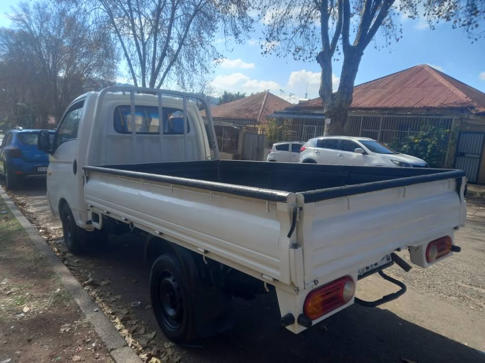 2013 Hyundai H100 2.6 Diesel, Manual, White, 105000kms
