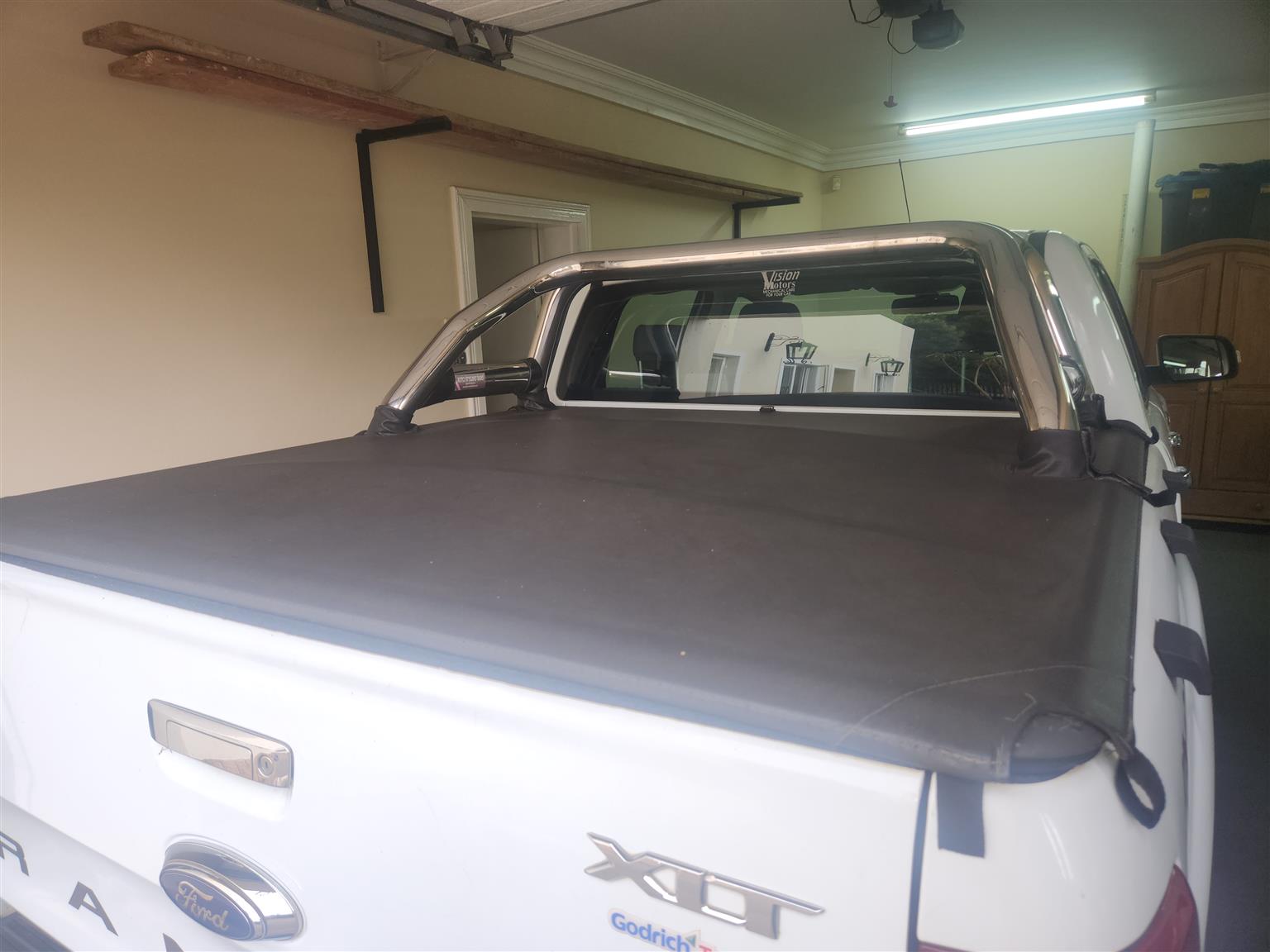 Ford Ranger XLT Double Cab T6 - Premium Tonneau Cover & Roll Bar Combo For Sale - Private Seller