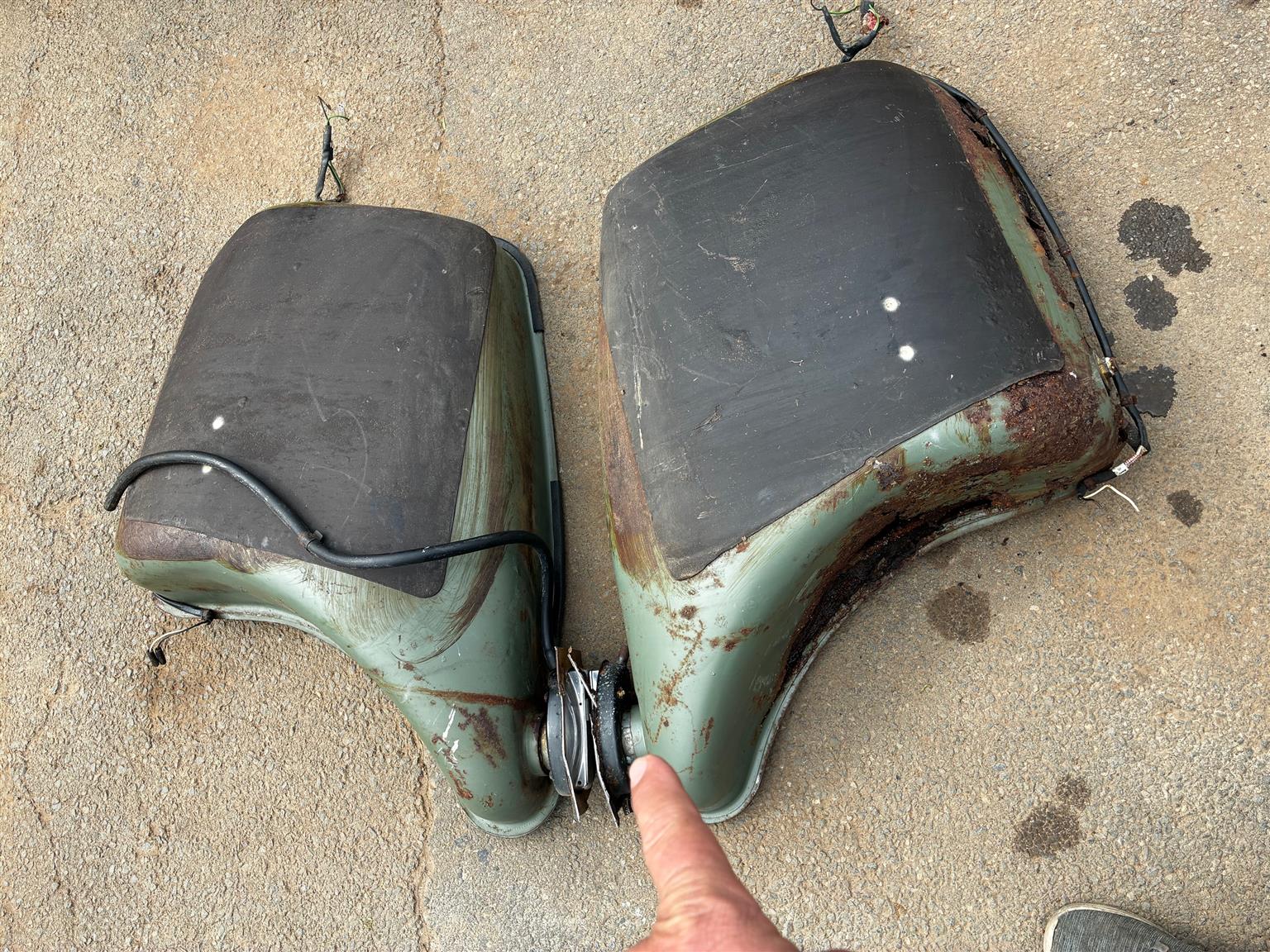 Petrol tanks Jaguar XJ6 or V12 Daimler - Private Seller