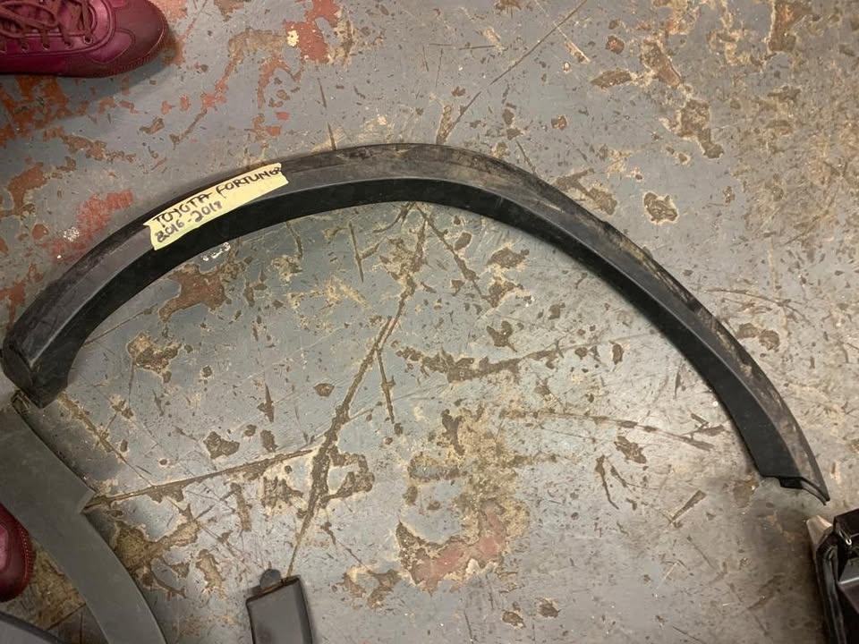 TOYOTA FORTUNER WHEEL ARCH - Private Seller TOYOTA FORTUNER WHEEL ARCH - Private Seller