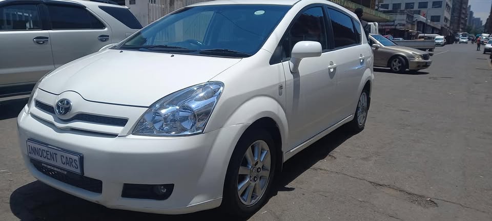2006 TOYOTA COROLLA VERSO 1.6 PETROL, MANUAL TRANSMISSION, WHITE COLOUR, MILEAGE 102000KM,