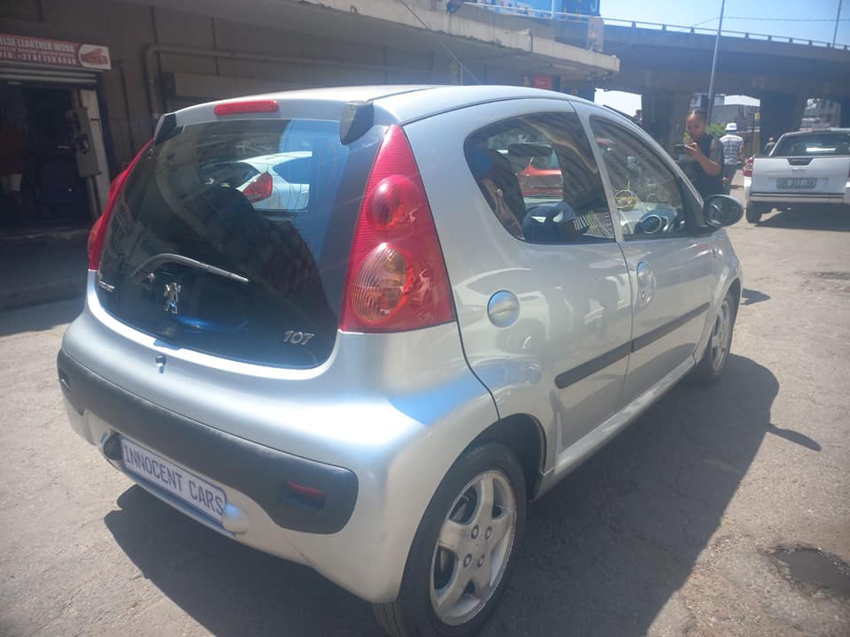2011 PEUGEOT 107 1.0 PETROL, HATCHBACK MANUAL TRANSMISSION, SILVER COLOUR, MILEAGE 90000KM