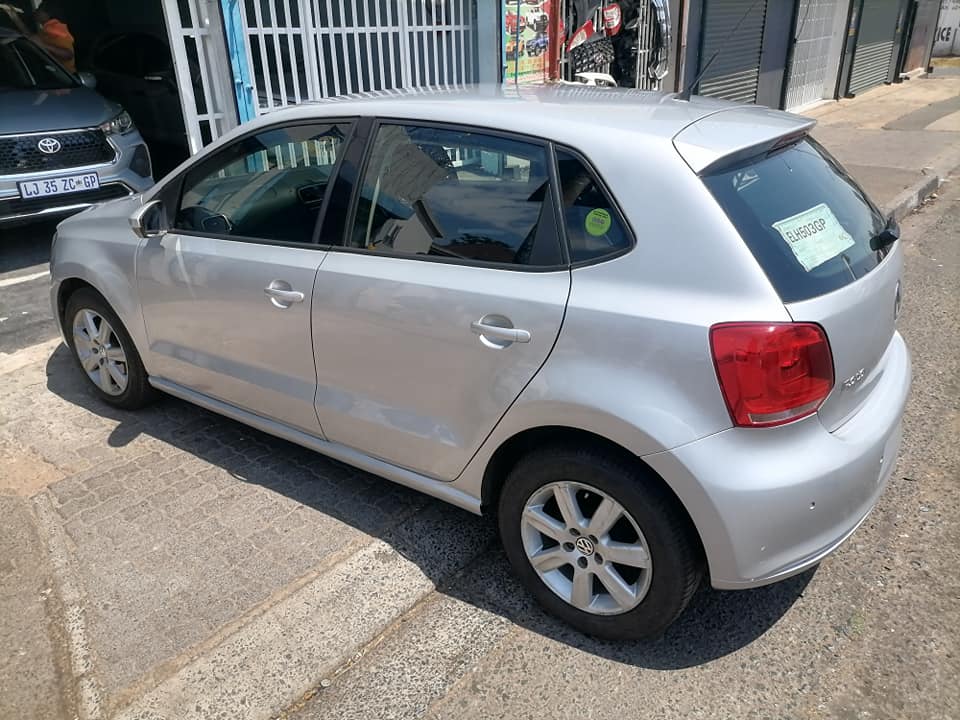 2012 Volkswagen polo 6 1.4 Comfortline Hatchback with a Nice interior seat