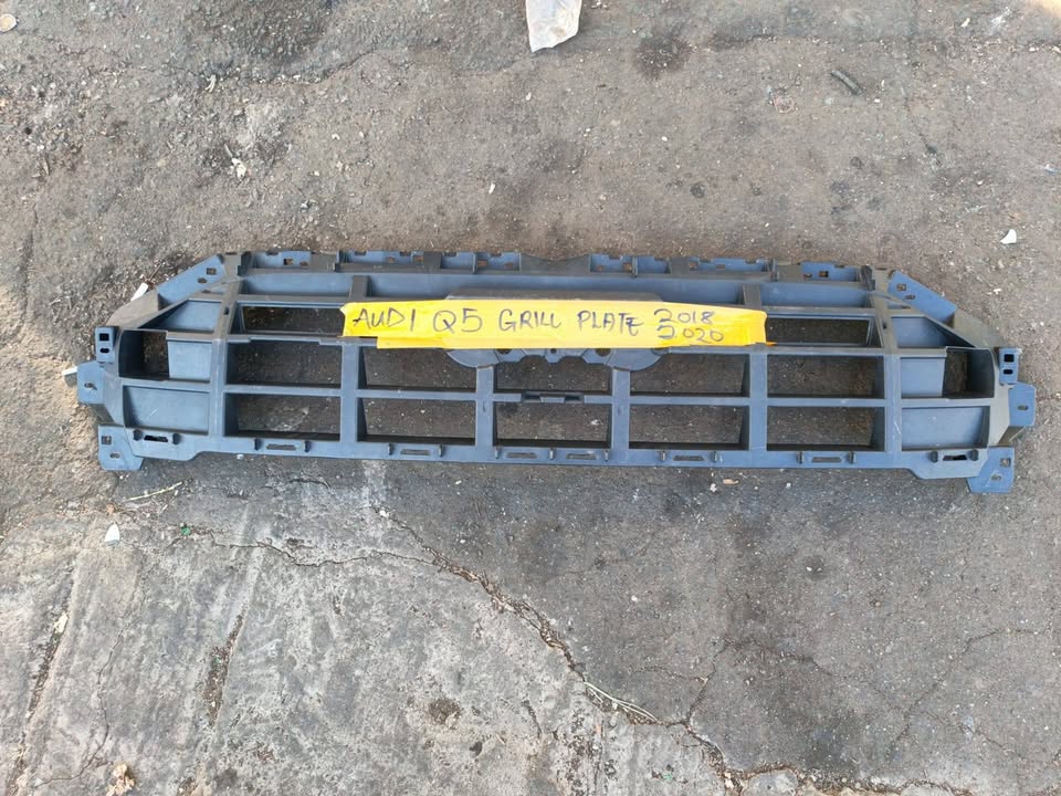 Audi Q5 grill plate 2018-2020 - Private Seller Audi Q5 grill plate 2018-2020 - Private Seller