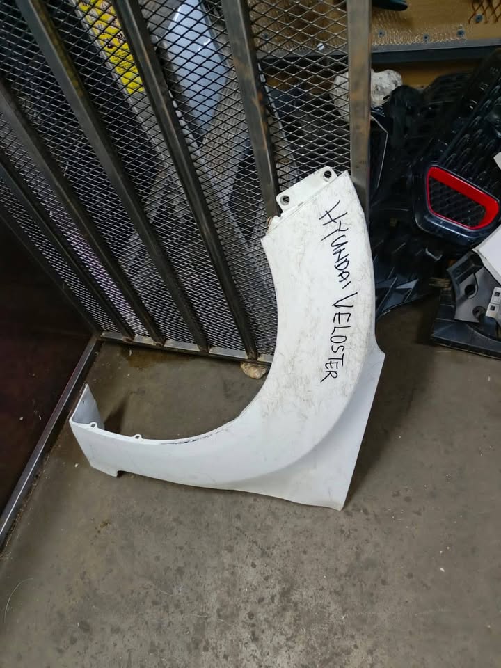 Hyundai veloster fender - Private Seller