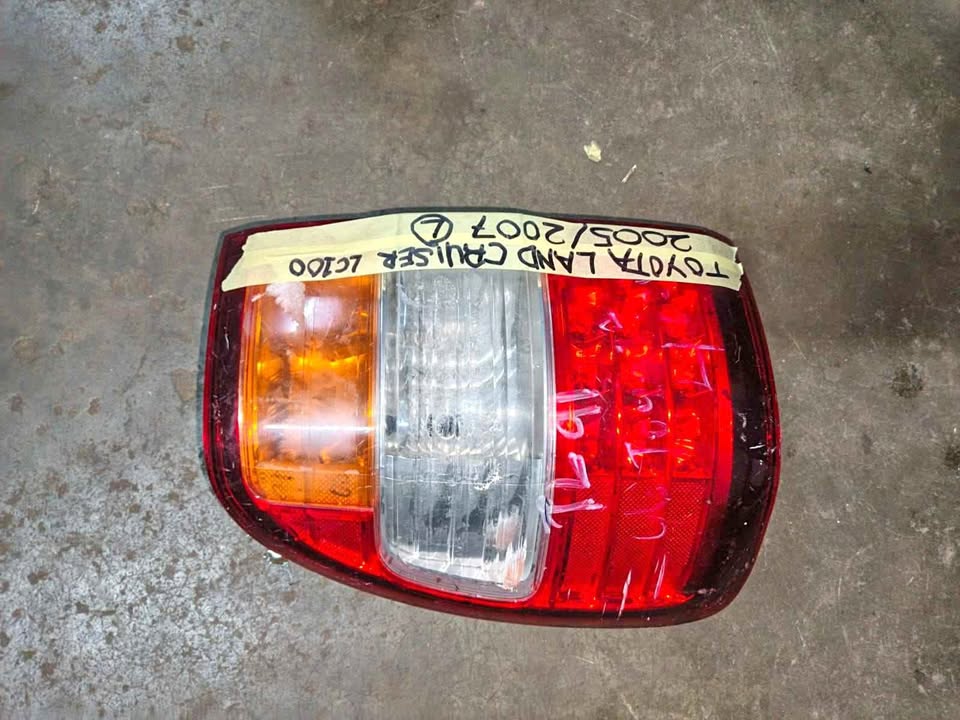 Toyota Land crusier taillight 2005/07 left Toyota Land crusier taillight 2005/07 left