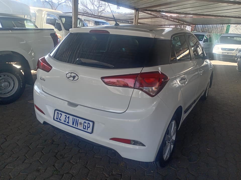 Hyundia i120 1.4 Manual petrol  2015  White