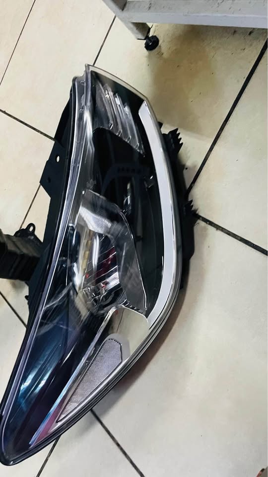 Kia Rio Headlight - Private Seller Kia Rio Headlight - Private Seller
