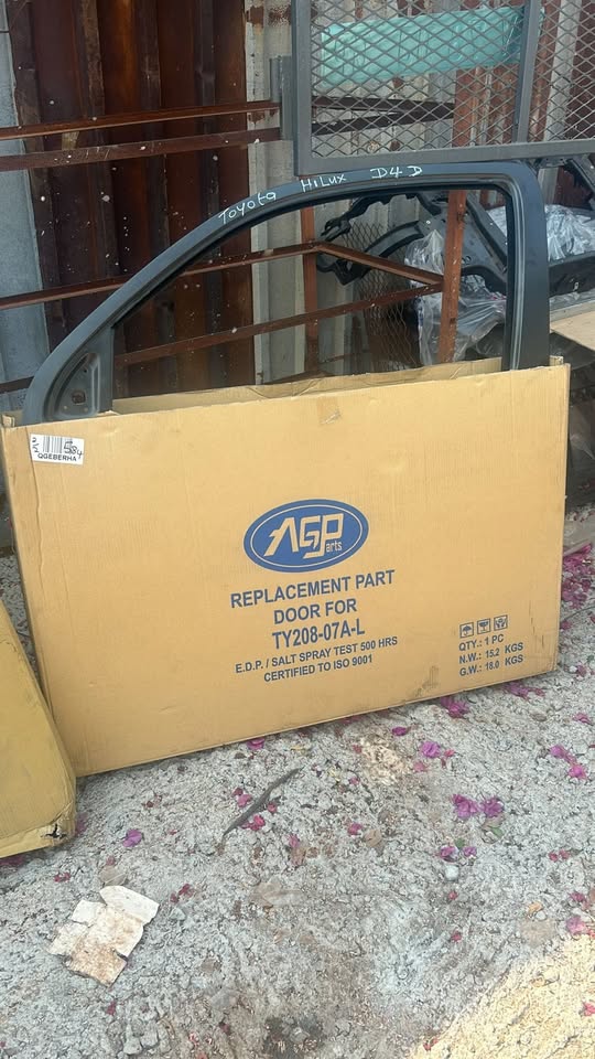 Toyota Hilux D4D Single Cab Door - Private Seller Toyota Hilux D4D Single Cab Door - Private Seller