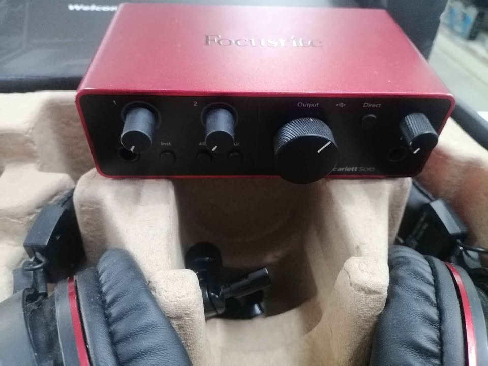 FOCUSRITE SCARLETT SOLO STUDIO 4TH GENERATION SH-450