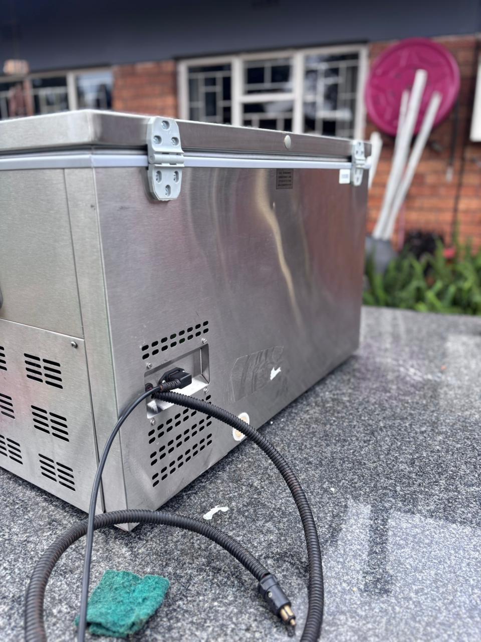 90L Campmaster camping fridge freezer | Junk Mail Marketplace