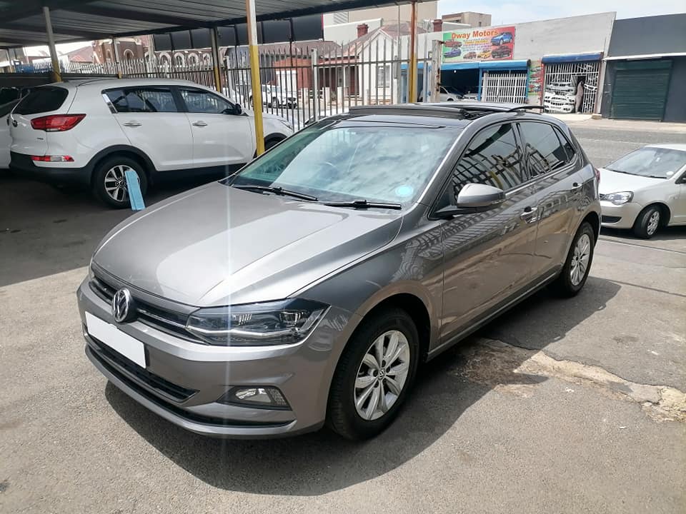 2019 Volkswagen polo 8 1.0 TSI with a Sunroof