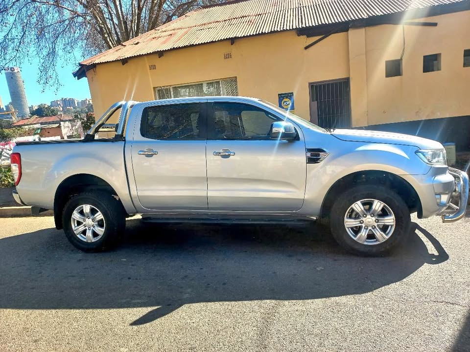 2019 FORD RANGER 3.2 XLT DOUBLE CAB AUTOMATIC TRANSMISSION WITH LEATHER SEATS  EXCELLENT CONDITION