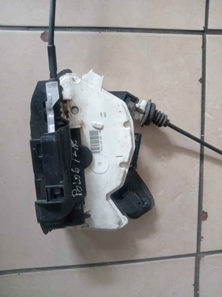 Vw polo 6 left front door lock actuator