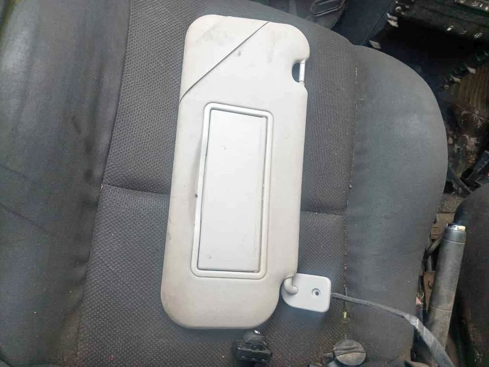 Peugeot 207 1.6 rhs Sunvisor