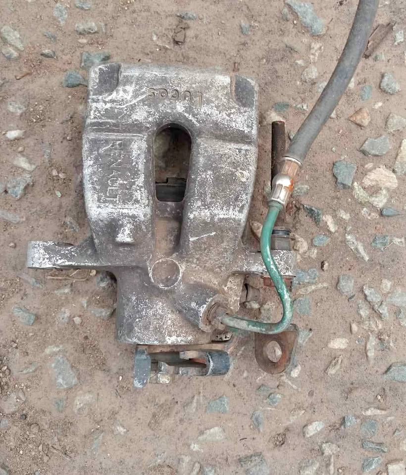 Renault Scenic 2 right hand side brake caliper Renault Scenic 2 right hand side brake caliper