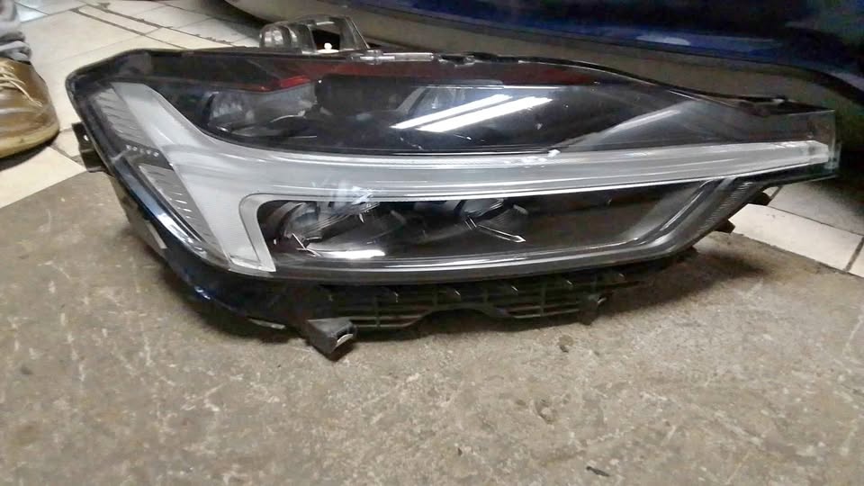 Volvo xc60 headlight