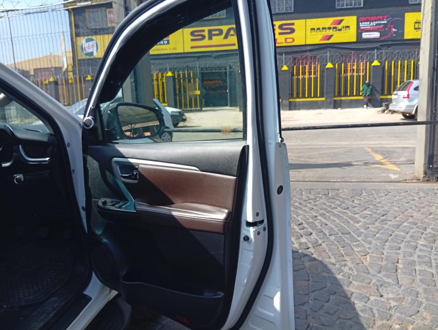 Fortuner 2.8GD-6 SUV 2017 7Seater Diesel Manual 98,000km Leather Seats, G