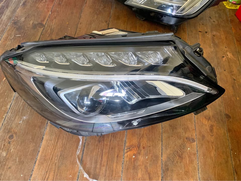 Mercedes Benze w205 single xenon RHS