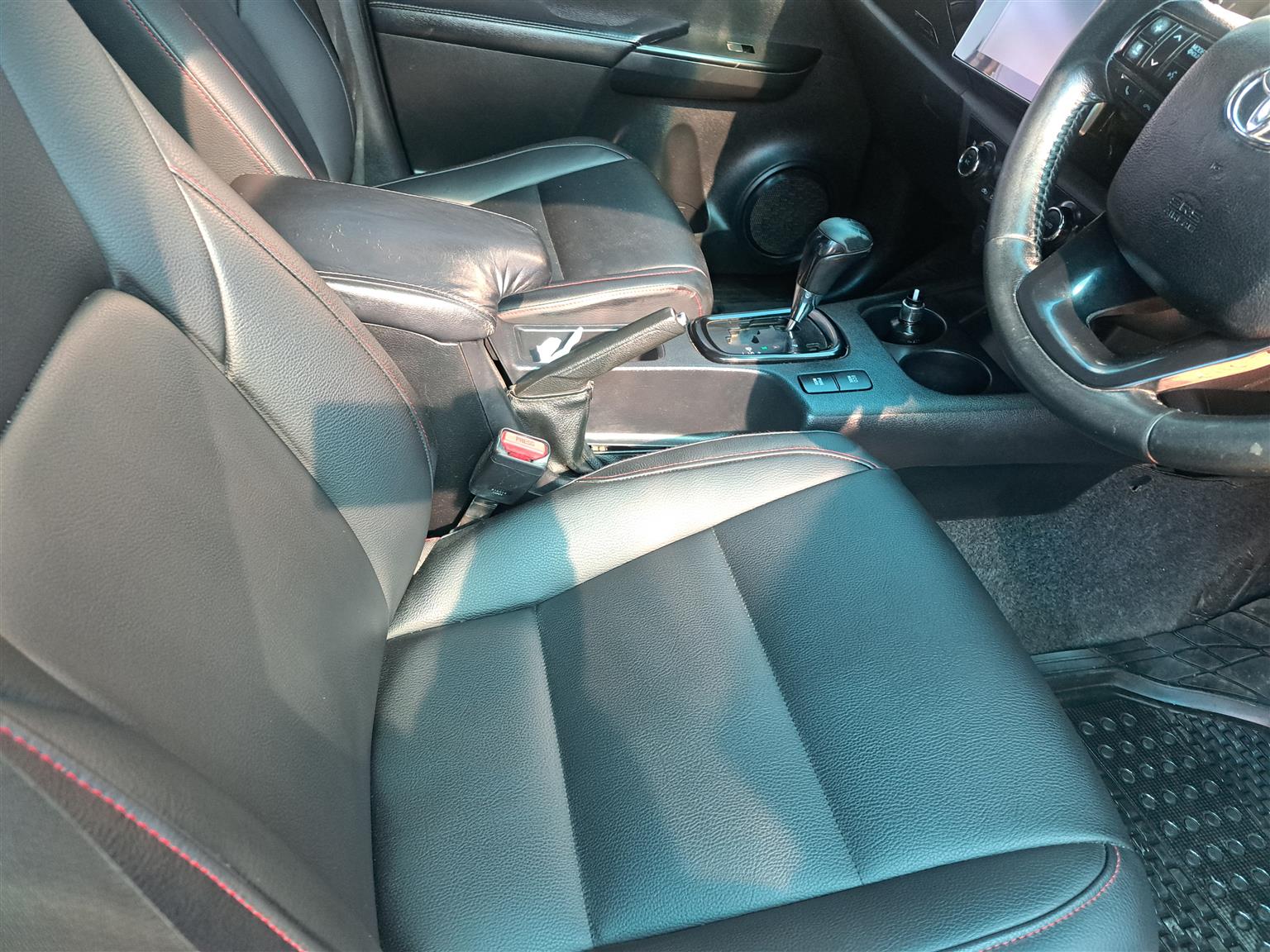 TOYOTA  HILUX 2.8GD6 DOUBLE CAB AUTO