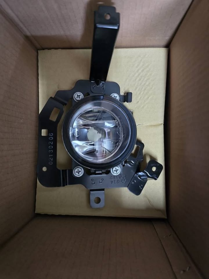 Mitsubishi Triton 2005 Up Right Fog Light For Sale - Private Seller Mitsubishi Triton 2005 Up Right Fog Light For Sale - Private Seller