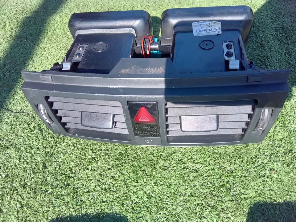 MERCEDES BENZ W204 DASHBOARD ACCESORIES  CLIMATE CONTROL UNIT  AIRCON VENTS  ADJUSTER SWITCH