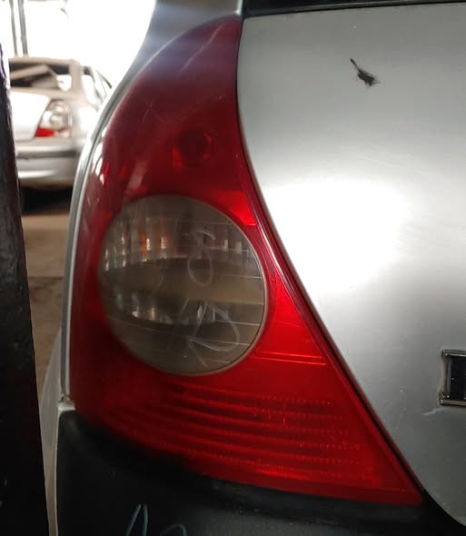 RENAULT CLIO2 LEFT TAILLIGHT - Private Seller RENAULT CLIO2 LEFT TAILLIGHT - Private Seller