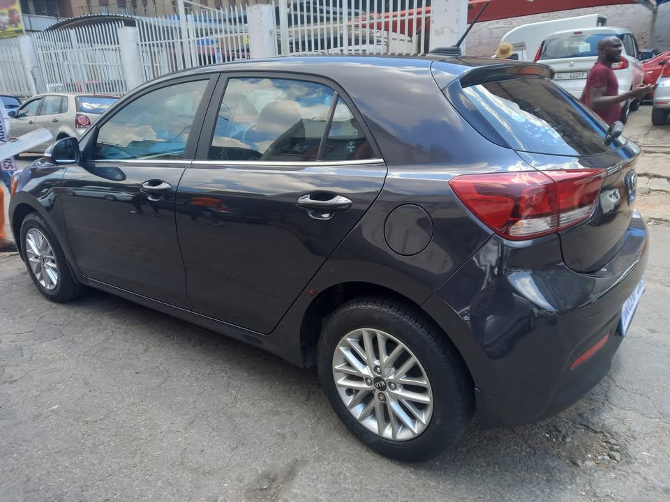 2018 KIA RIO, 1.2 PETROL, MANUAL TRANSMISSION 6SPEED, GREY COLOUR, MILEAGE 86000KMS