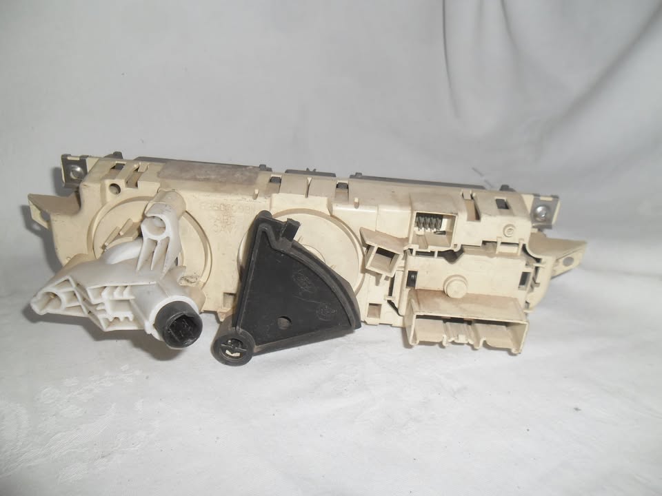Ford Focus 06- Heater Control for sale - Private Seller