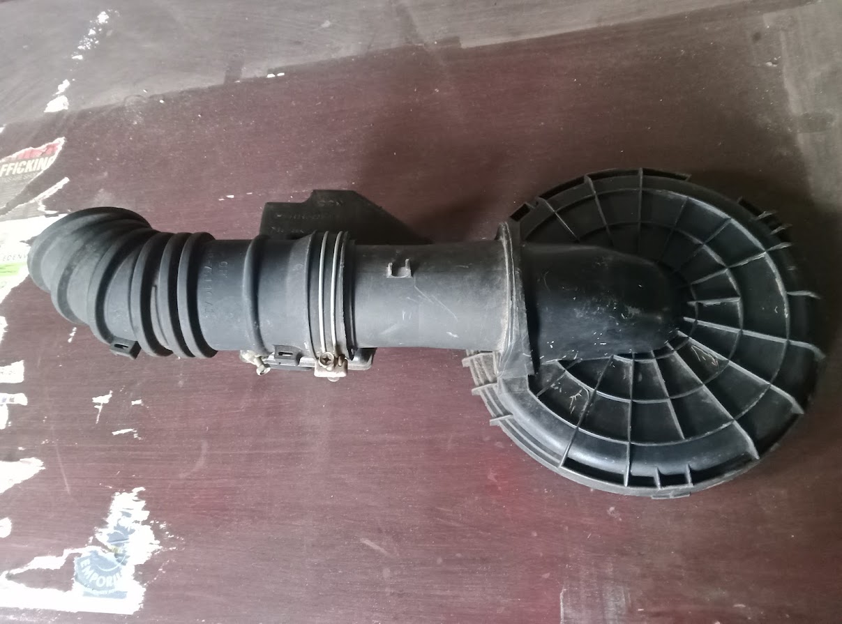Toyota Hilux Air Intake Hose & Resonator Box