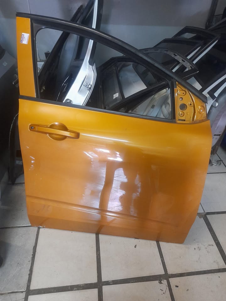 RENAULT TRIBER RIGHT FRONT DOOR AVAILABLE - Private Seller RENAULT TRIBER RIGHT FRONT DOOR AVAILABLE - Private Seller