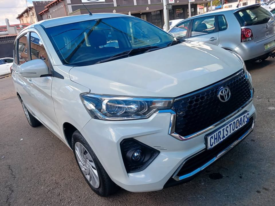 2023 model Toyota Rumion 7seater hatchback Manuel Transmission petrol 1.5 engine capacity