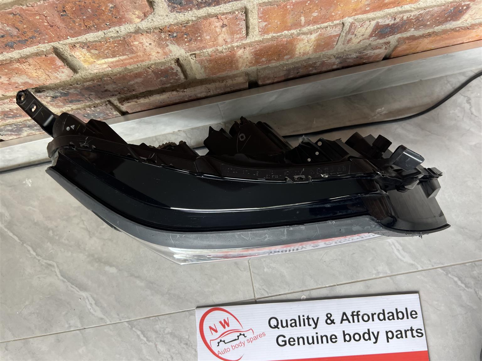 Nissan Navara Headlight 2021-2023 - Private Seller Nissan Navara Headlight 2021-2023 - Private Seller