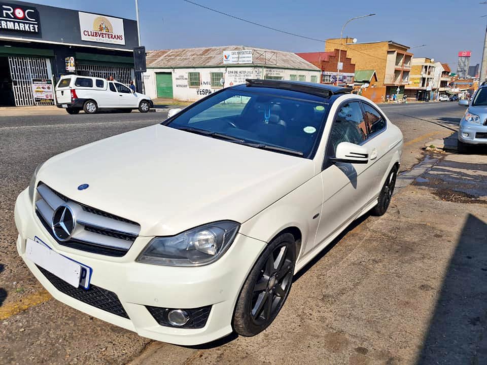 2012 Mercedes Benz C250 CDI Automatic Coup leather seat and sunroof